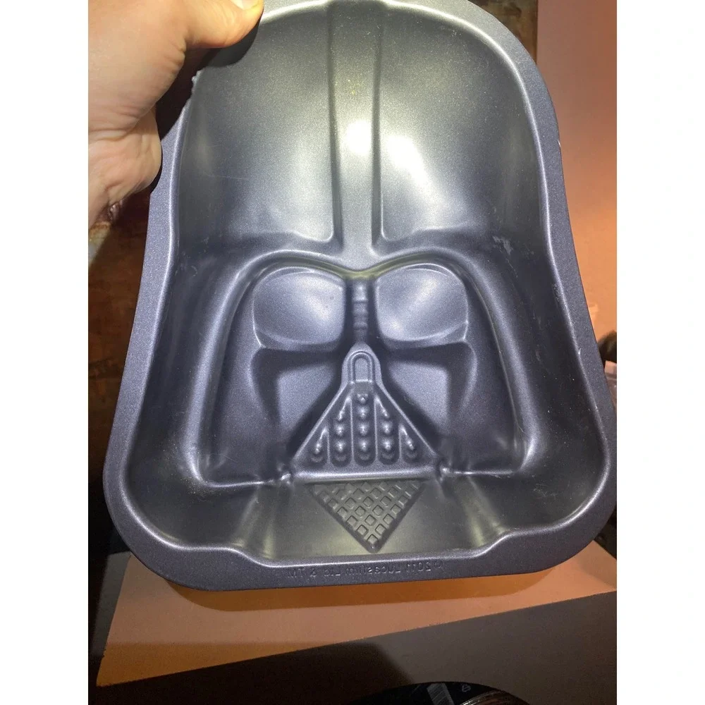 Star Wars Darth Vader Cake Pan 2011 Lucasfilm Ltd Non-Stick Metal‎ Helmet Mold